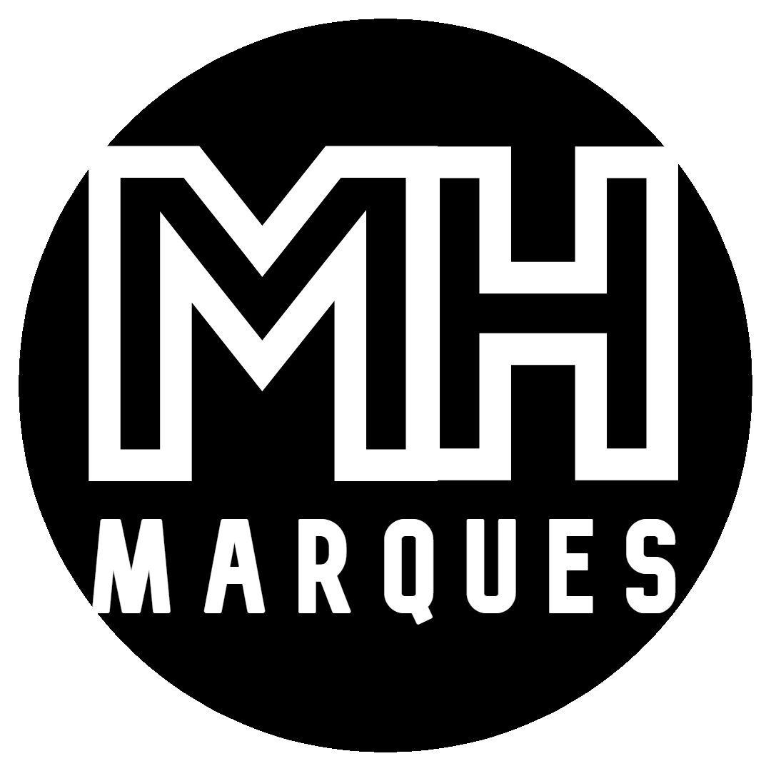 Logotipo preto com as letras brancas, M H grande e Marques menor centralizado abaixo